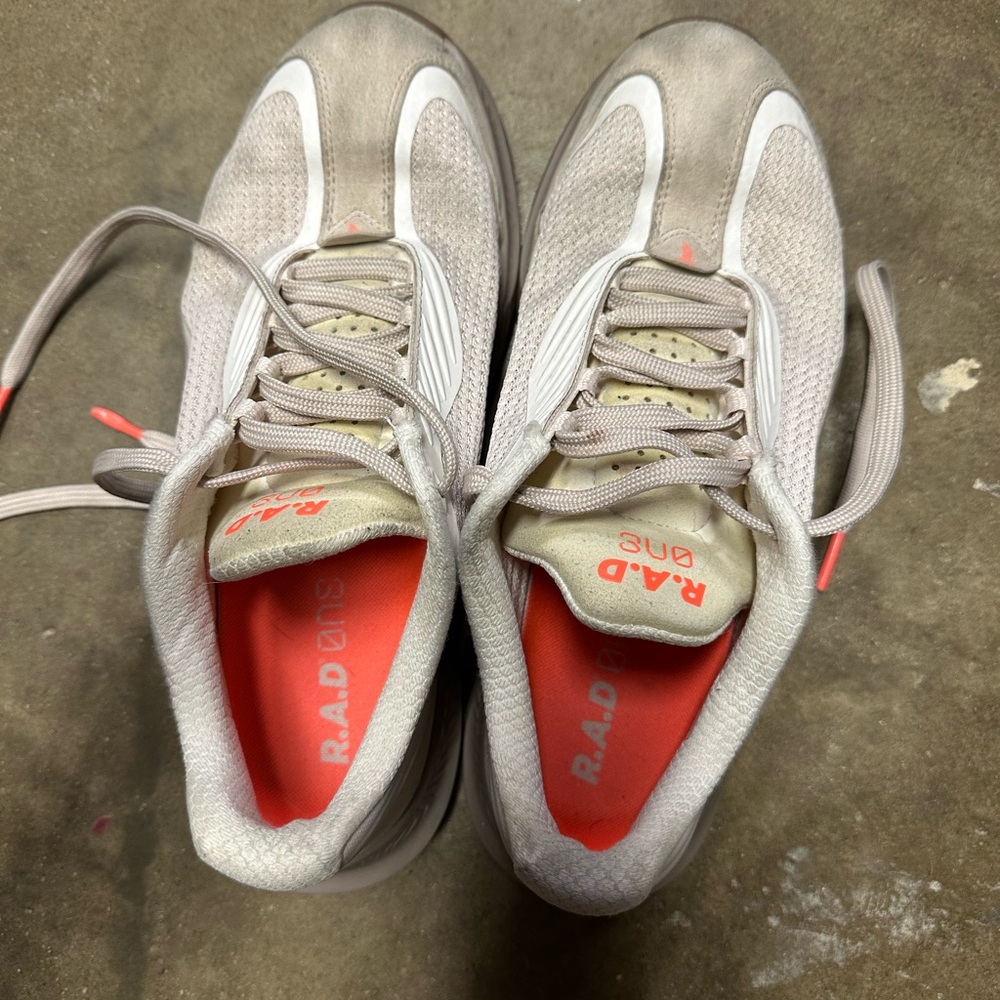 Women’s cross training shoe